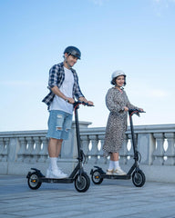 5TH WHEEL V30PRO Electric Scooter with Turn Signals - 32KM Range & 29 KM/H, 350W Motor